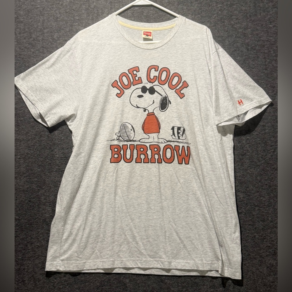 Homage Cincinnati Bengals Joe Cool Burrow Snoopy Tee Shirt Mens XL gray Peanuts - Picture 2 of 9